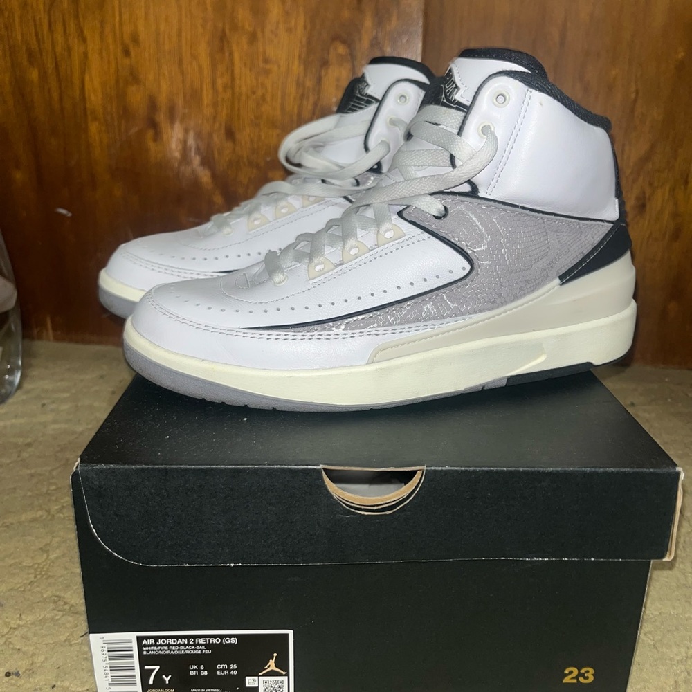 Nike Air Jordan 2 Retro Grade School Shoes - White and Black